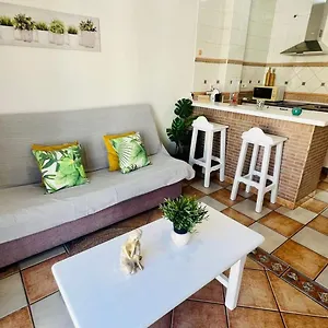Jimena Cadiz En El Centro De Apartamento
